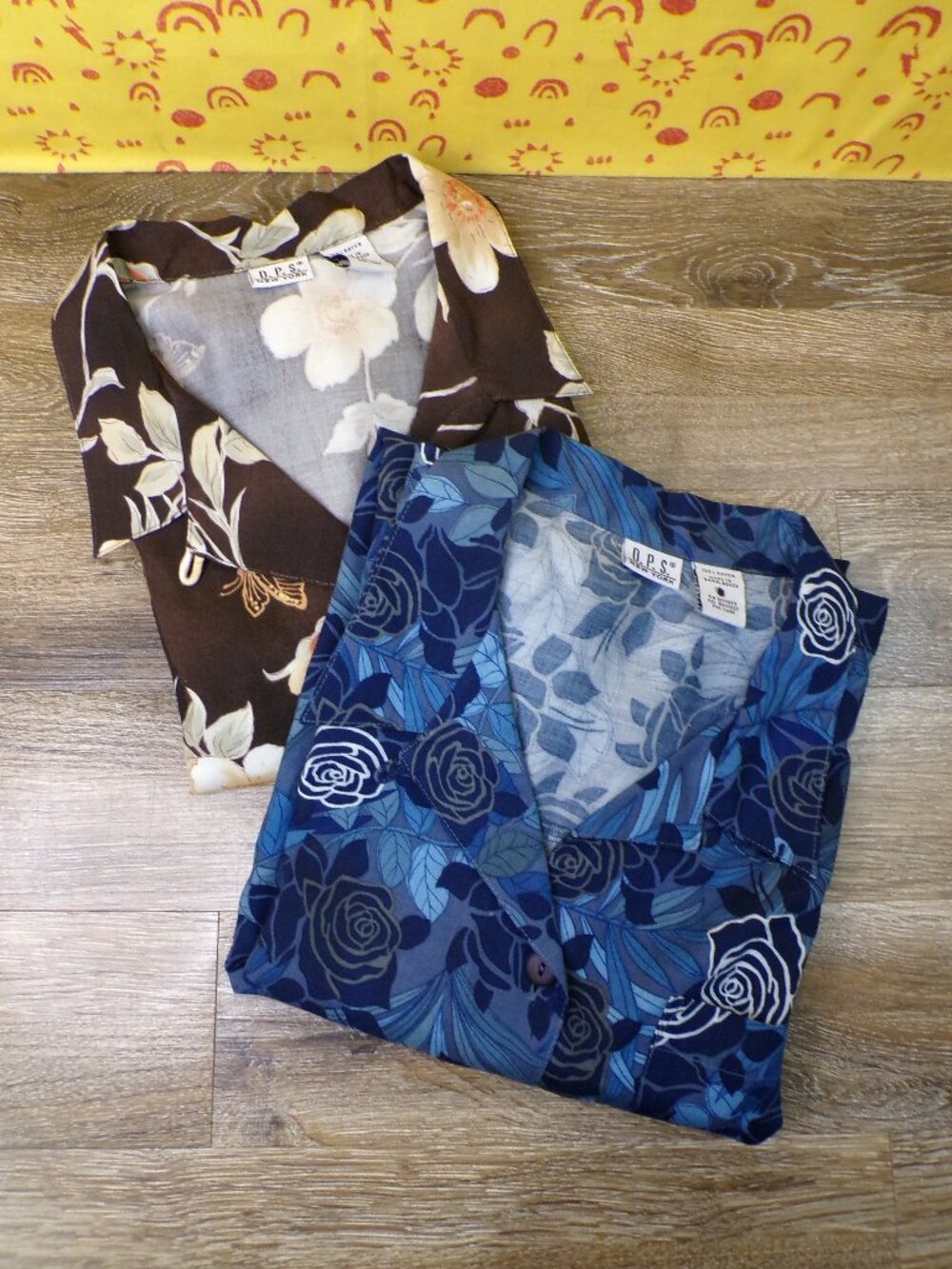D.P.S. NEW YORK Women’s Hawaiian Shirts Blue & Black Floral Design Rayon - Large